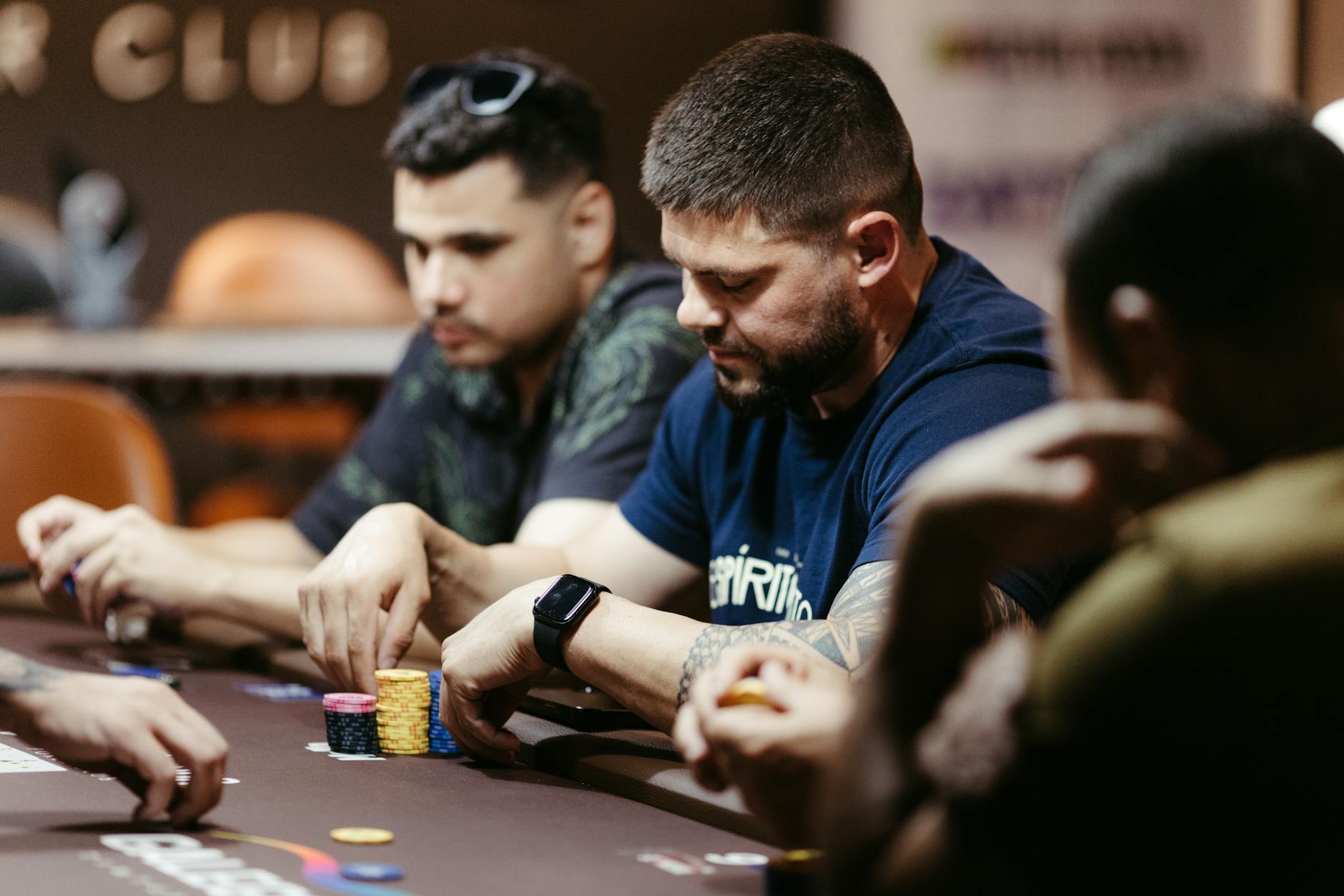 Poker có dễ thắng không? Câu trả lời thực tế cho người mới 5 Những sai lầm khiến người chơi thua nhanh dù tưởng mình đang chơi đúng